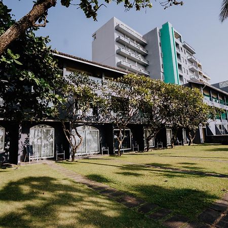 Earl'S Regent Negombo Hotell Exteriör bild
